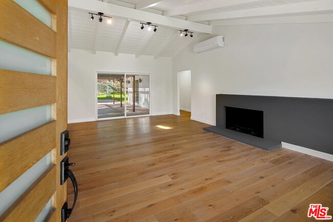 Building Photo - 5523 Shirley Ave