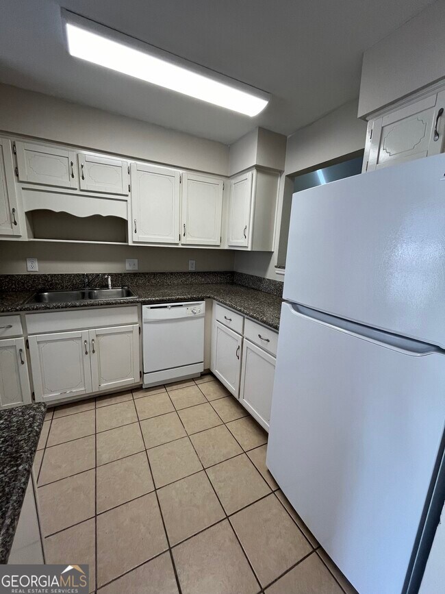 Building Photo - 419 Admiral's Walk Dr