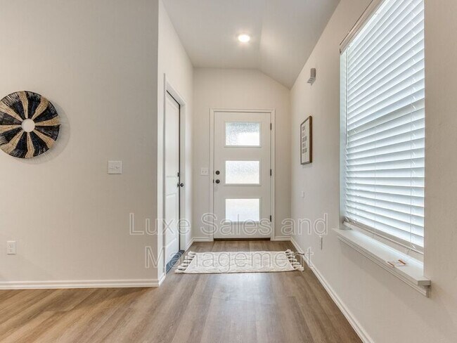 Building Photo - 10522 Utica Dr
