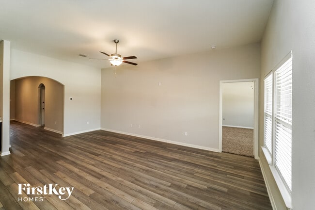 Building Photo - 6411 Thorpe Holw