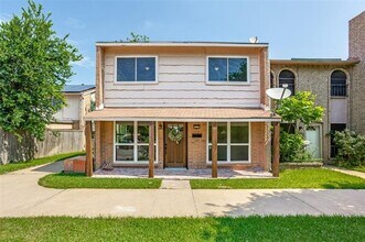 Building Photo - 3110 Roundtree Ln
