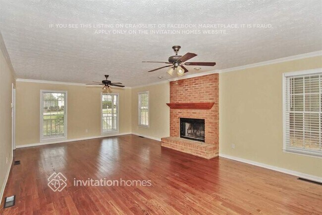 Foto del edificio - 558 Springlake Rd