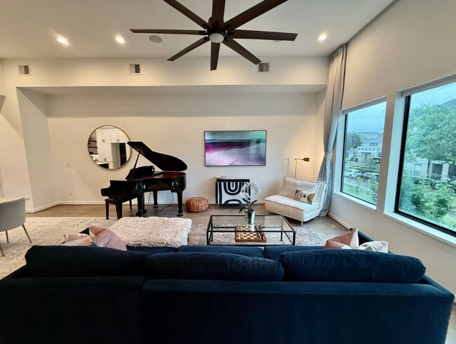Foto del edificio - 513 Memorial Heights Dr
