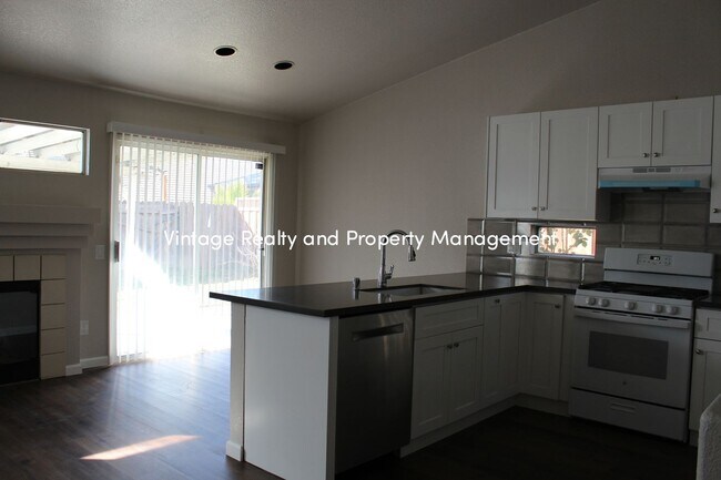 Foto del edificio - Recently Updated 3 Bedroom Home That Is Ready To Go!!!