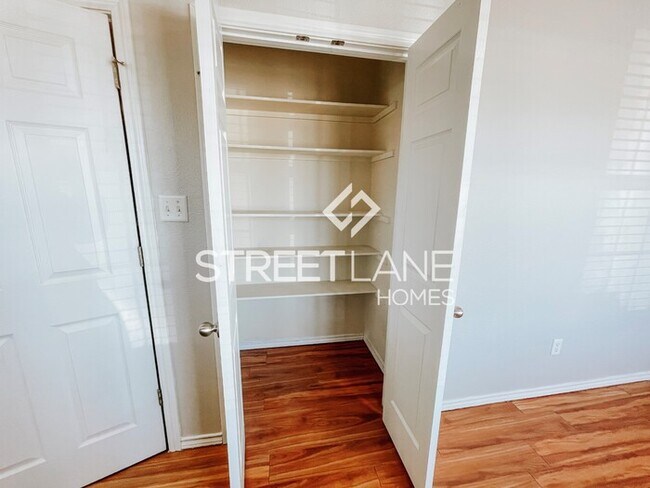 Foto del edificio - Charming 3 Bedroom, 2 Bath Half Duplex in ...