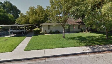Building Photo - 1391 E Sumner Ave