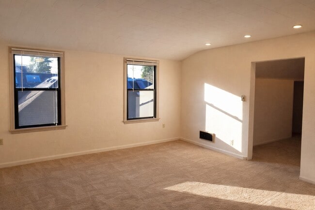 Building Photo - 5116 Meridian Ave N