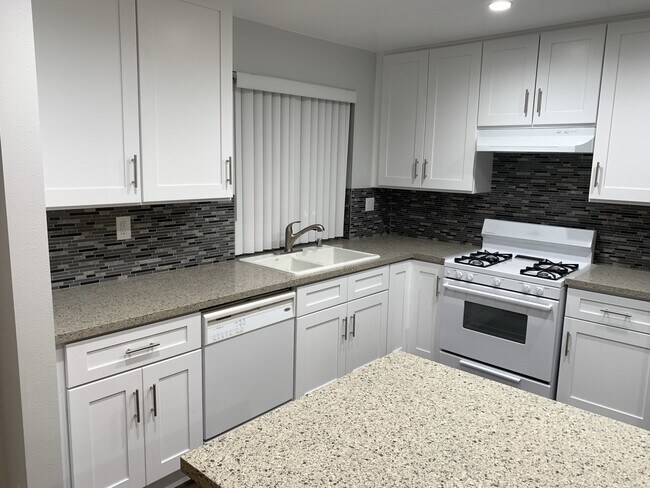 Building Photo - 31505 Lindero Canyon Rd