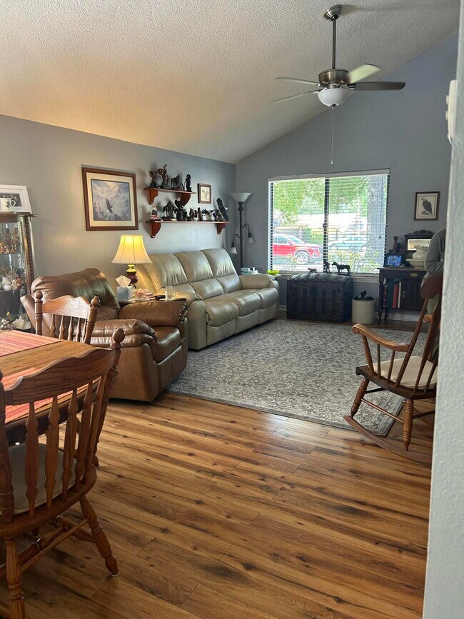 Building Photo - 388 Springwood Way