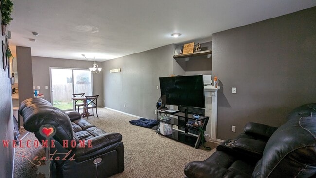 Building Photo - Wonderful Yelm home with large fenced yard...