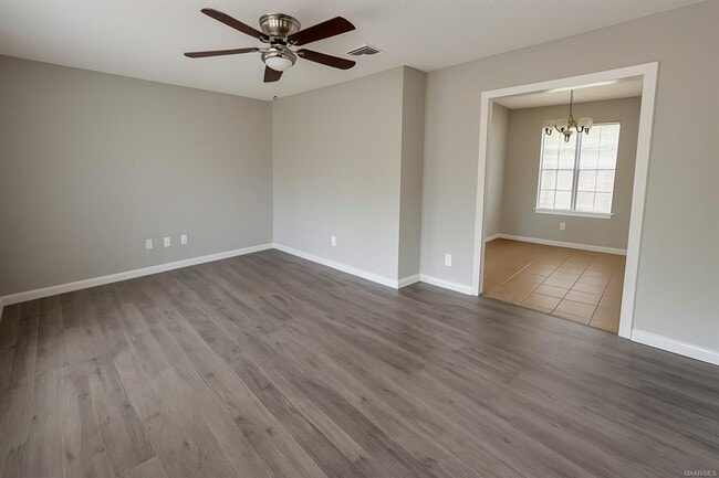 Building Photo - 749 St Martins Dr