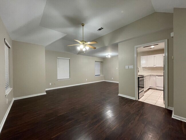 Beautiful 1 bedroom 1 1/2 baths - 1159 Lovett St