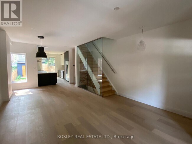 Building Photo - 78 Kingsmount Park Rd