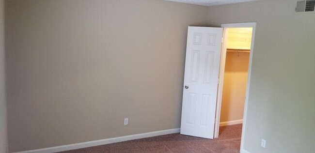 Building Photo - 5001 Sunset Ct