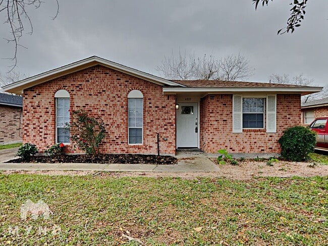 Building Photo - 4809 Cedar St