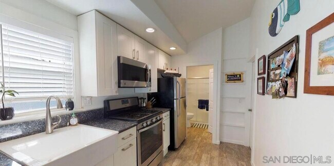 Building Photo - 614 I Ave