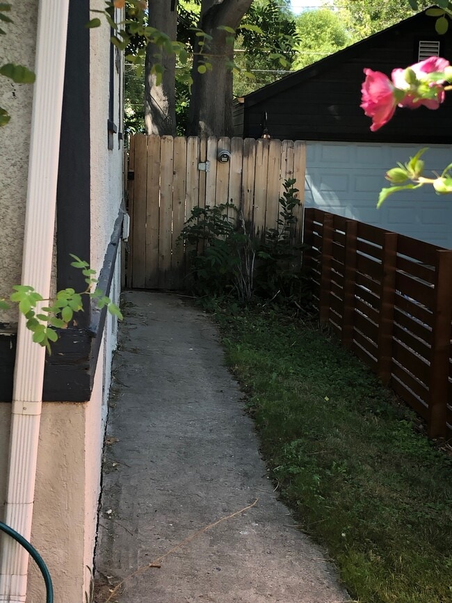 Private N entrance - 4155 N Raleigh St