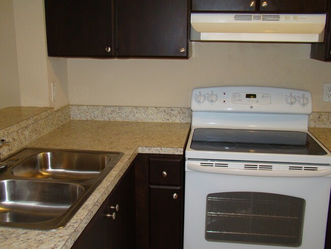 Building Photo - Limited-Time Offer: Get 1 Month FREE Rent ...