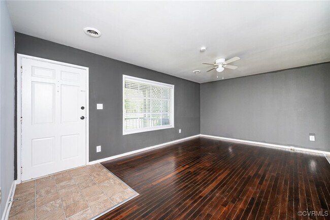 Foto del edificio - 4836 Burtwood Ln