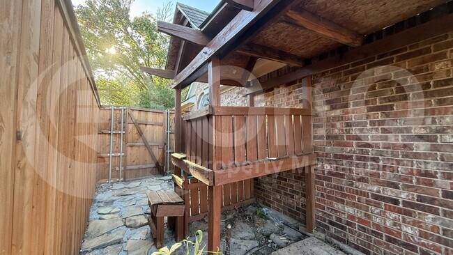 Building Photo - 3805 Stockport Dr