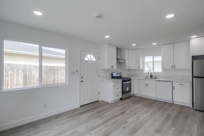 Building Photo - 6325 Newsome Dr
