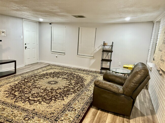 Foto del edificio - 4014 Farmer St