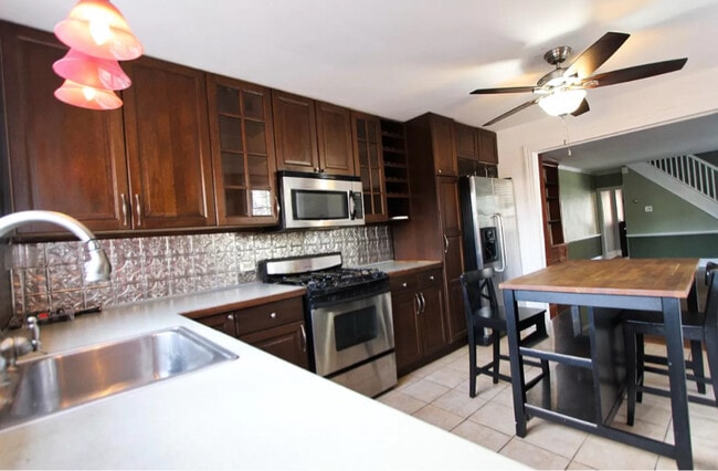 Building Photo - 38 Harvey St