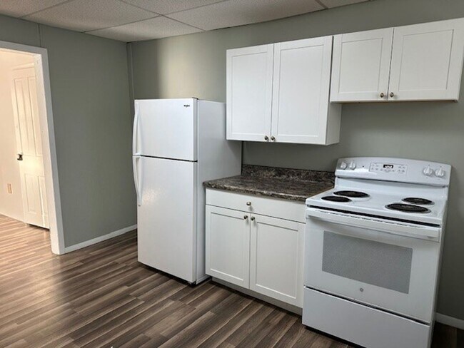 Foto del edificio - Renovated Duplex For Rent Situated In Newp...