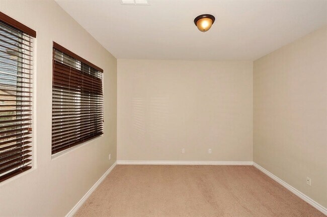 Foto del edificio - 5492 Oatfield St
