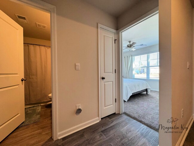 Foto del edificio - 514 Strawberry Fld Wy