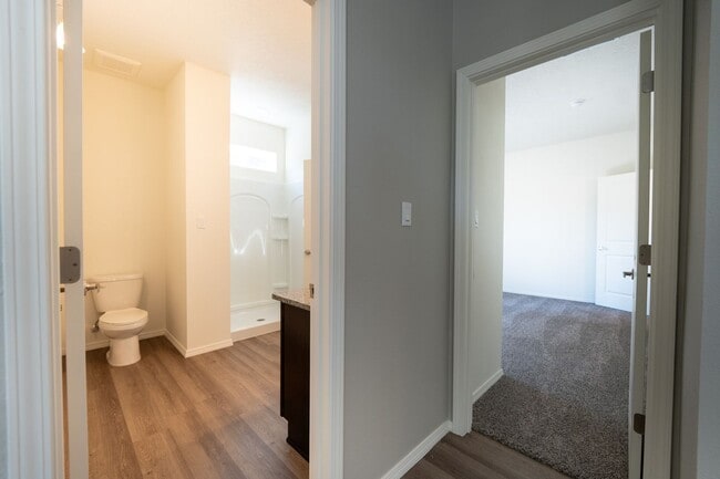 Building Photo - Brand New 4bd/2ba Available for Move In