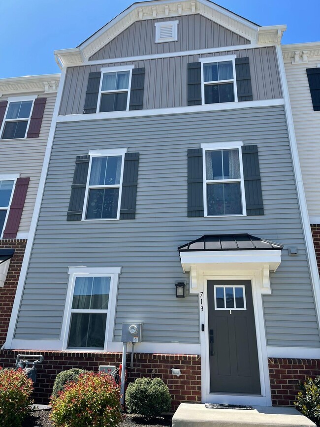 Foto del edificio - 713 Quarry Point Rd