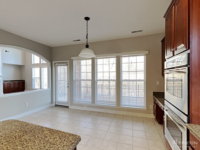 Building Photo - 1514 Red Oak Dr