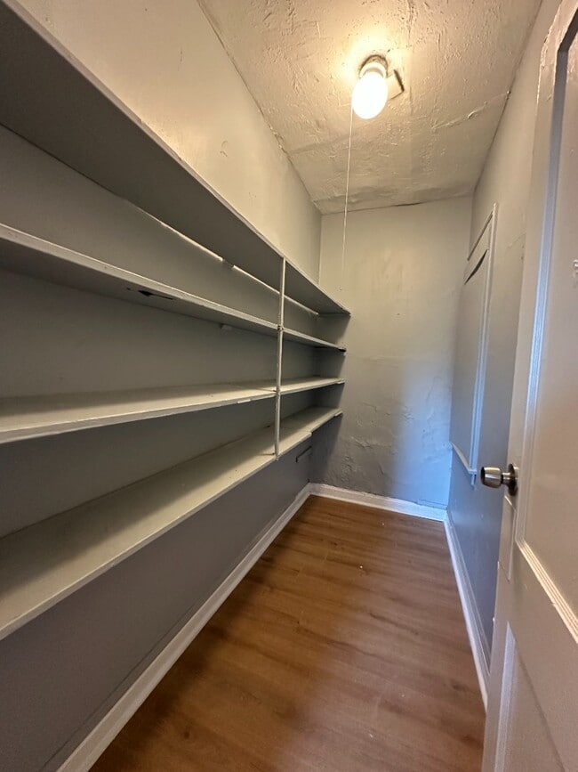Foto del edificio - Freshly updated 3BR/1BA apartment in South...