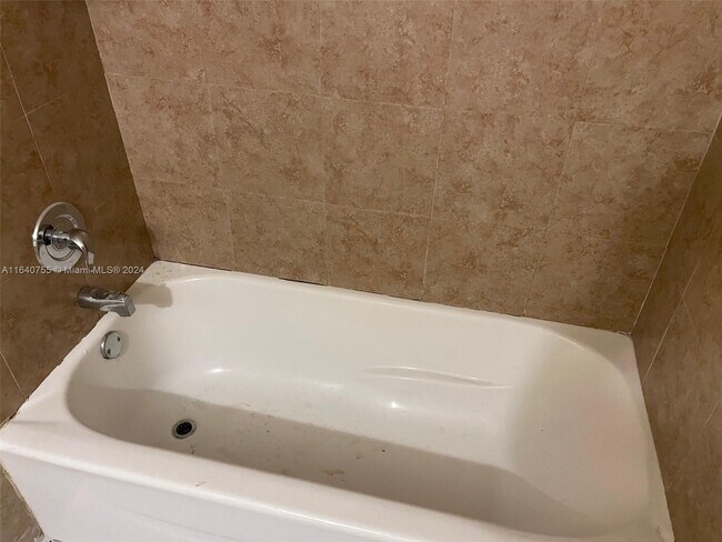 Foto del edificio - 2701 Riverside Dr