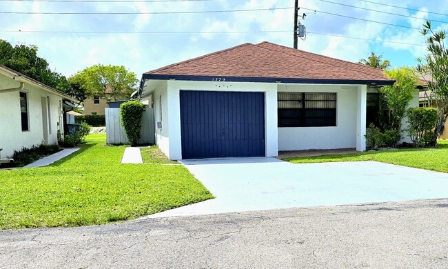 Building Photo - 1379 Summit Run Cir