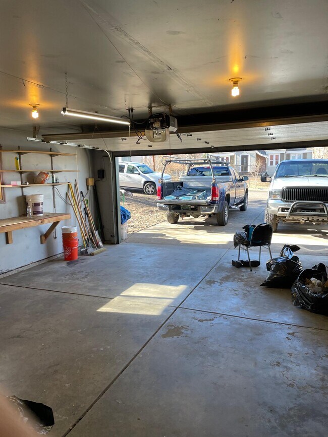 Garage - 906 Van Gordon St