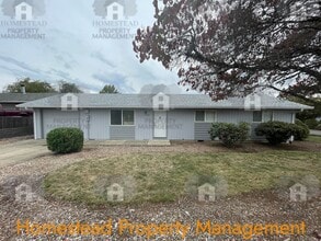 Building Photo - 215 NE Fern Ave