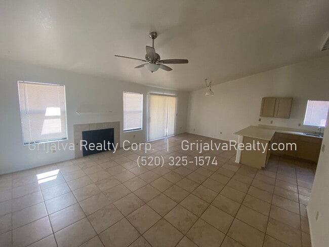 Building Photo - 3 Bed, 2 Bath House for Rent in Rita Ranch...