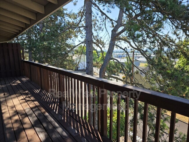 Foto del edificio - 2022 E 6th St