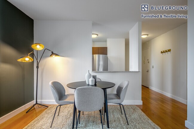 Foto del edificio - 235 W 48th St