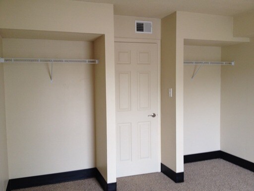 Foto del edificio - 1703 Village Green Blvd