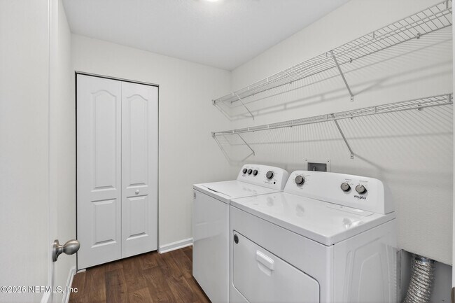 Building Photo - 163 Silver Birch St