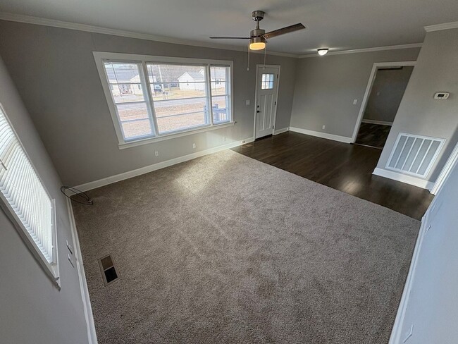 Foto del edificio - 397 Franklin Rd