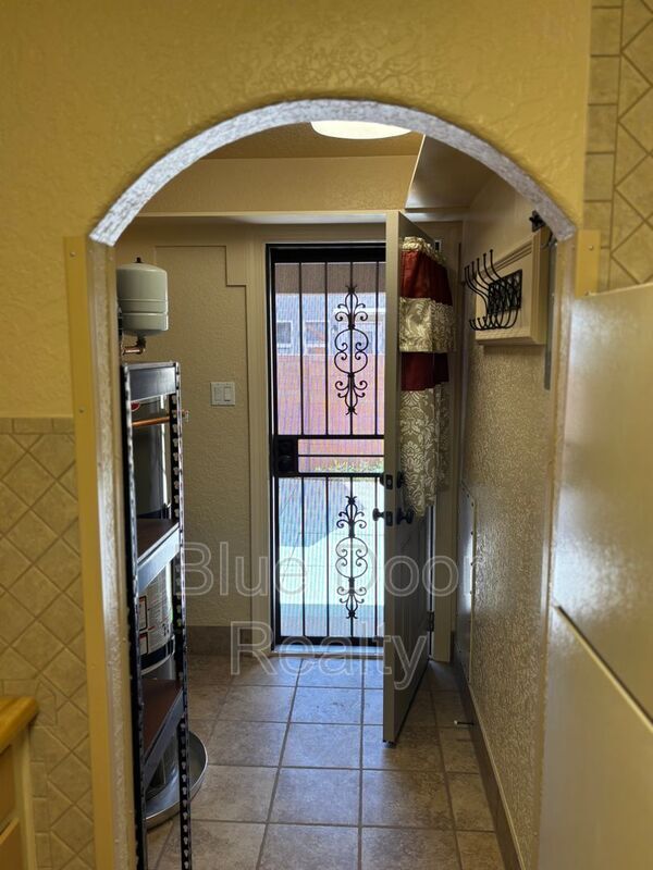 Building Photo - 801 Ortiz Dr SE