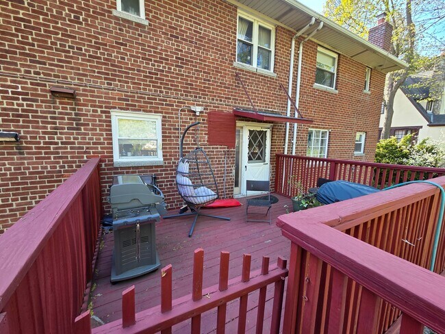 Foto del edificio - 552 Manor Ridge Rd