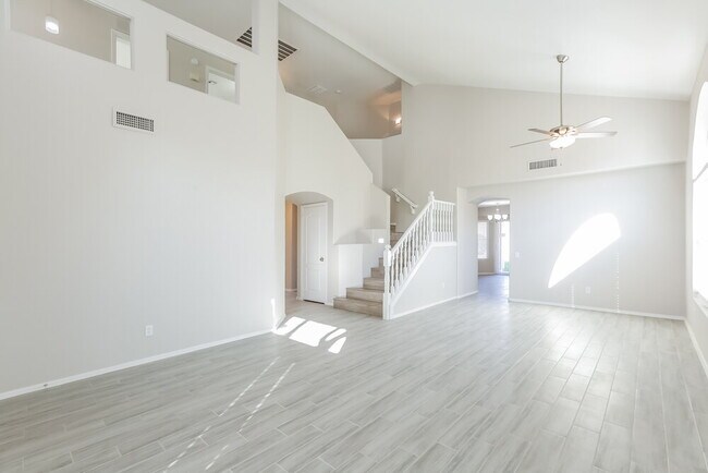 Foto del edificio - 13042 W Monterey Way