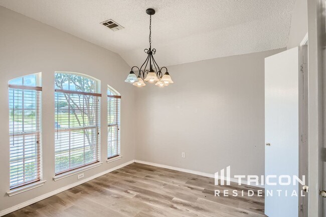 Foto del edificio - 7602 Tidewater Dr