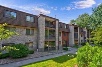 7 Greenbriar Dr