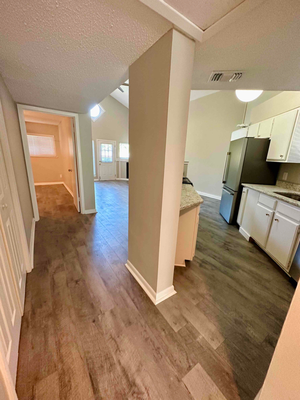 Building Photo - 2512 Riverfront Dr